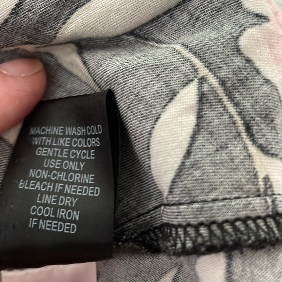 Torrid Tops Bundle, size 1X - Picture 14 of 14